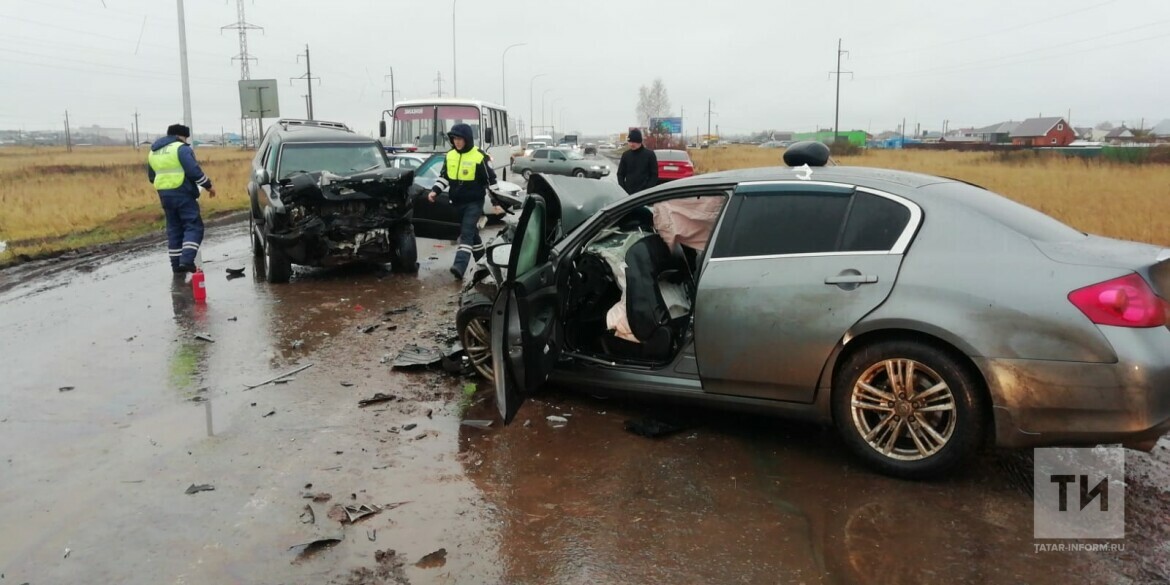 Иртән Тукай районында ике җиңел автомобиль бәрелешкән, ике кеше һәлак булган