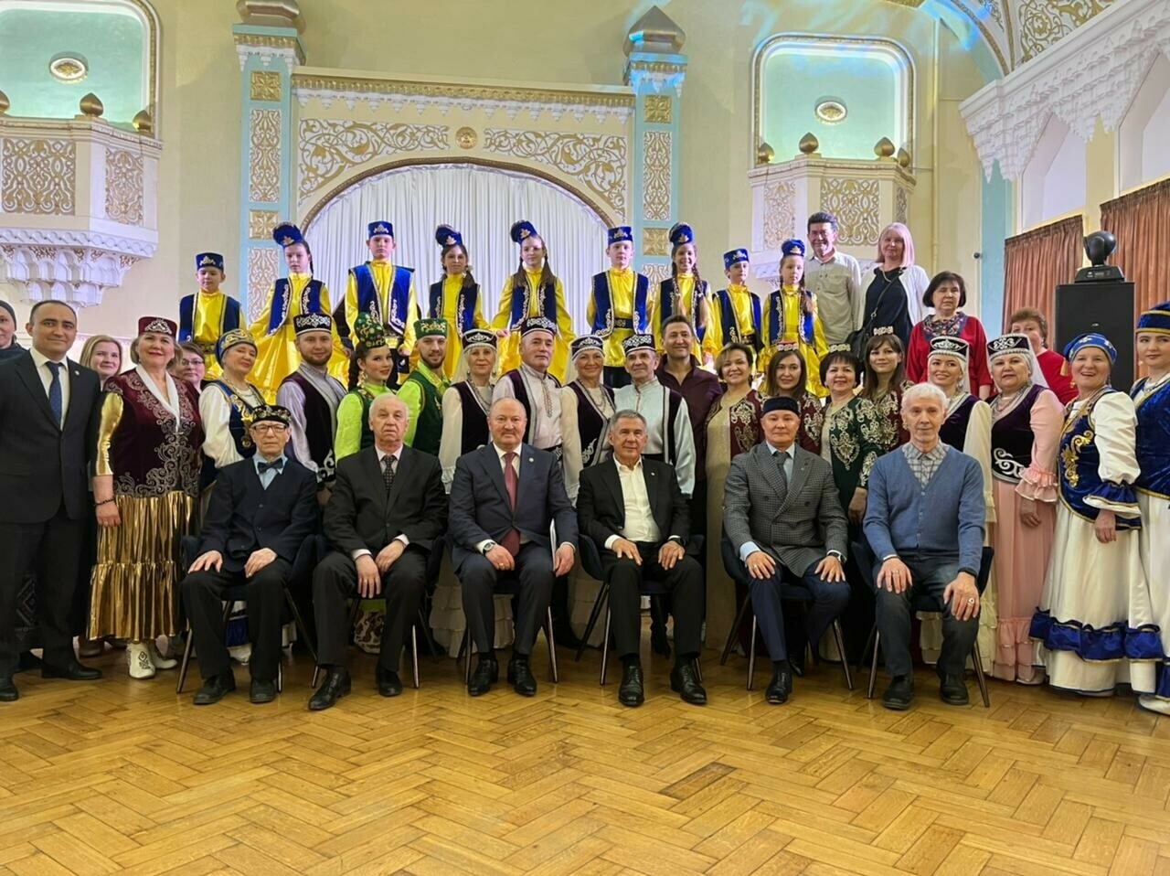 Мәскәү татарлары: Рөстәм Миңнеханов белән очрашу җылы һәм гаиләчә булды