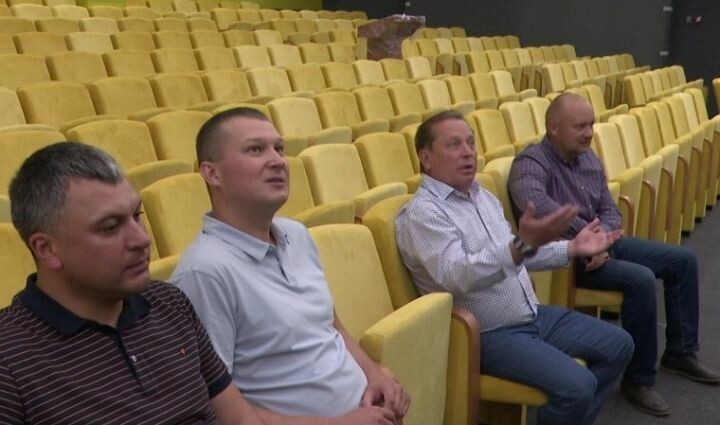Дәүләт Думасы депутаты Айдар Метшин «Адымнар» күптелле белем бирү комплексында булган