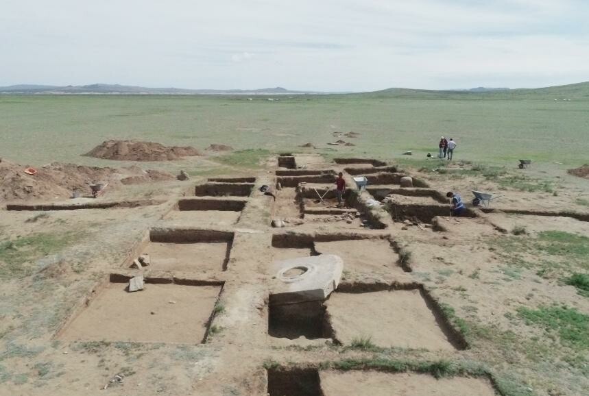 Монголиядә Төрки каганлык чорыннан калган язма һәйкәл табылган