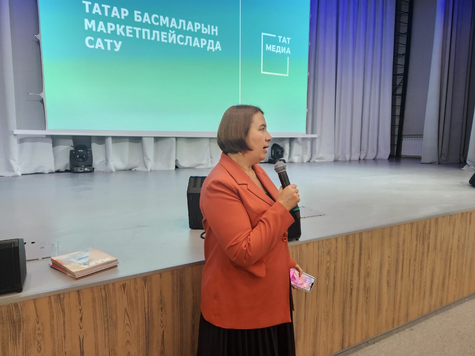 Яшел Үзәндә чит төбәкләрнең татар журналистларына акча эшләү юлларын күрсәттеләр