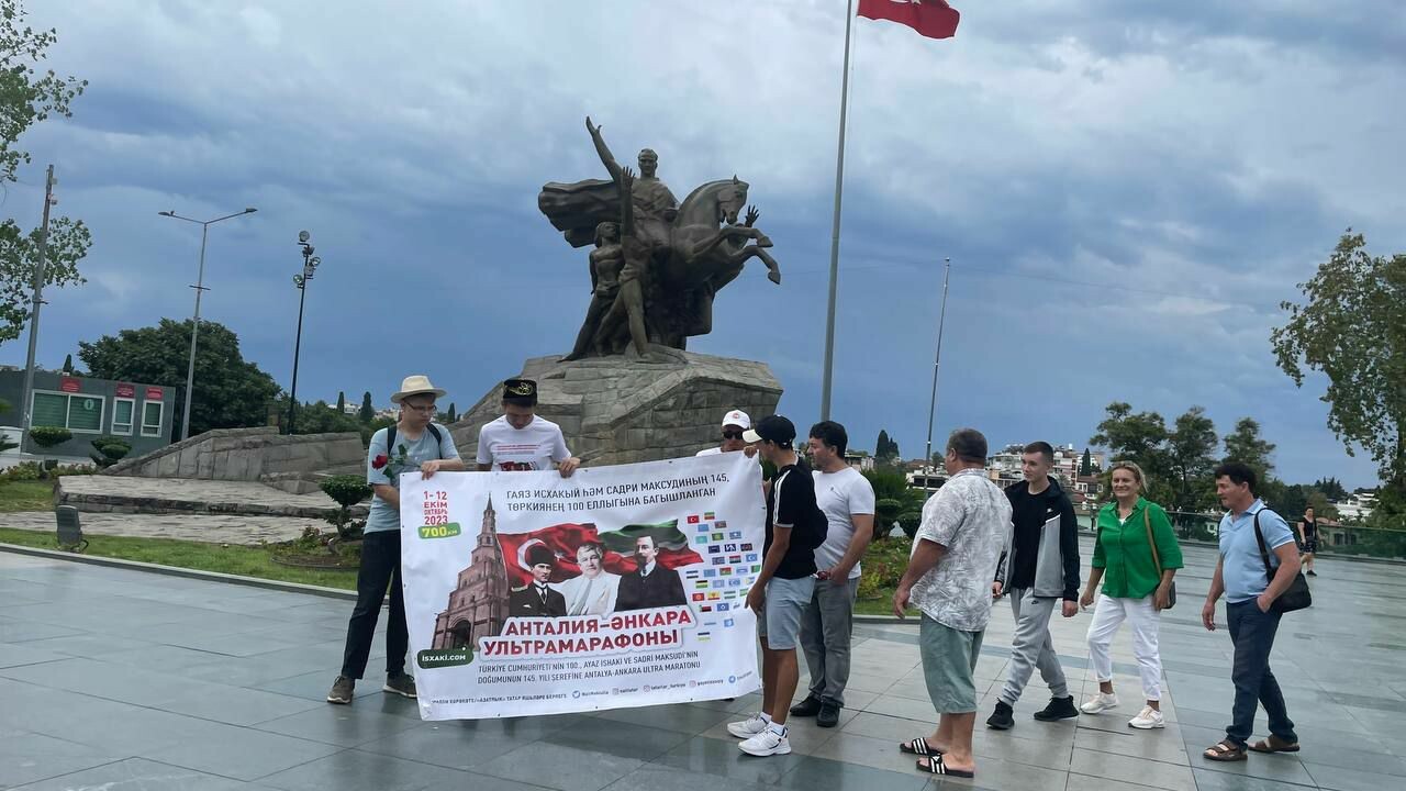 Гаяз Исхакыйның тууына 145 ел тулу уңаеннан татар активисты Төркиядә йөгерешкә чыкты