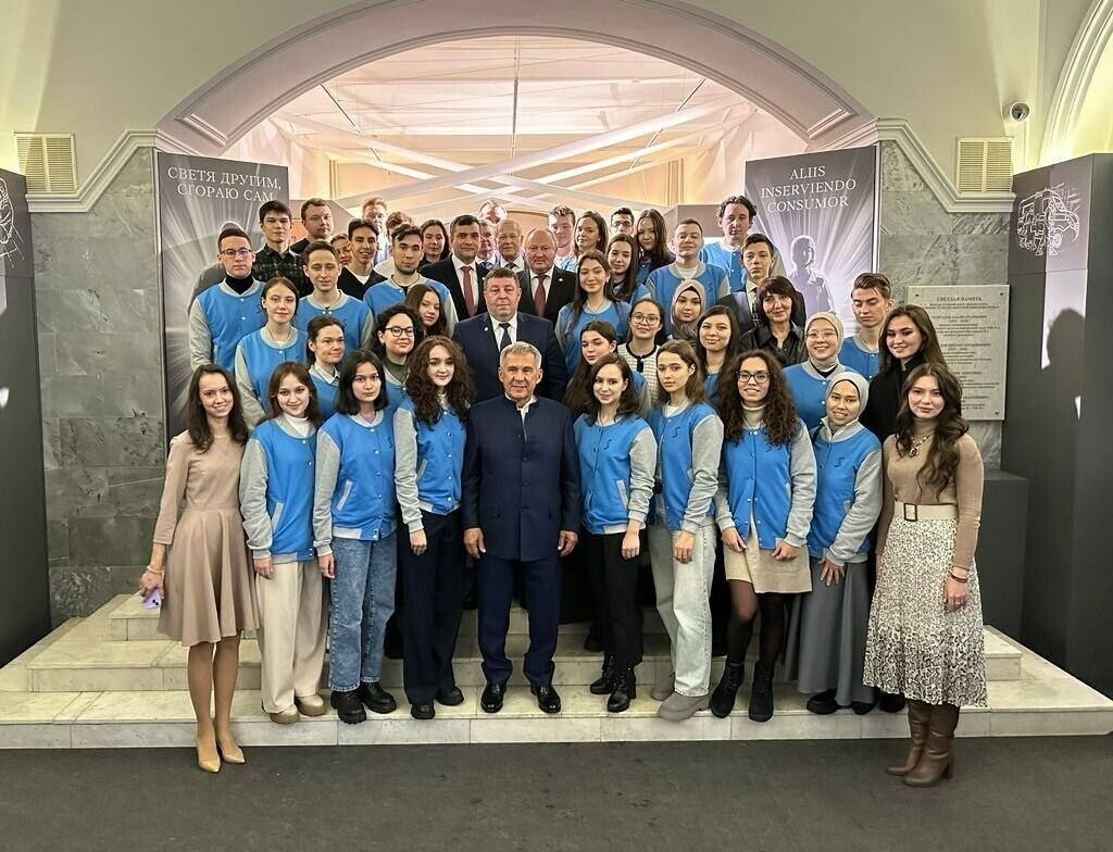 Миңнеханов Мәскәүдә медицина университетында укучы Татарстан студентлары белән очрашты