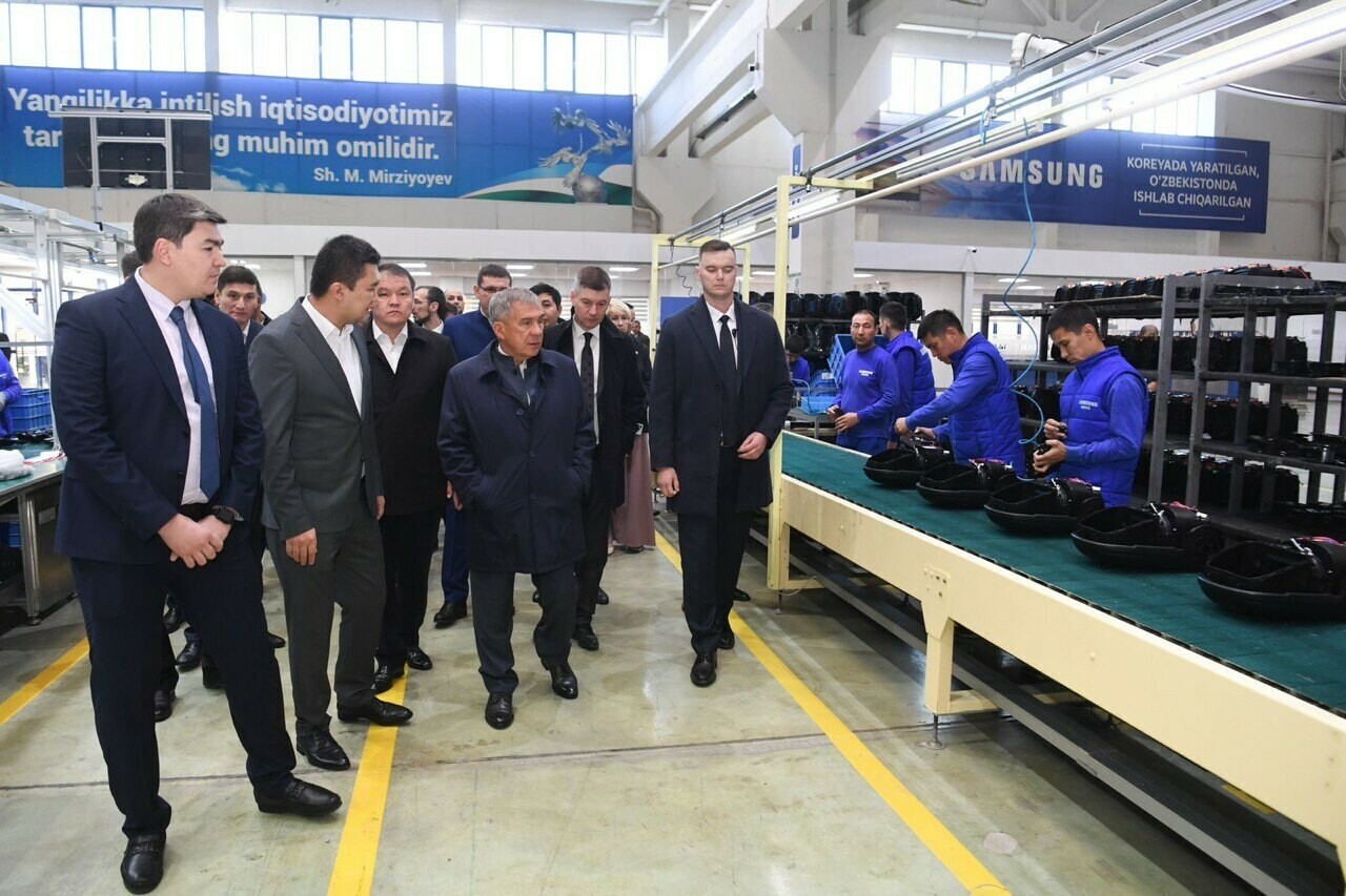 Миңнеханов Каракалпакстанда көнкүреш техникасы җитештерү заводын бәяләде