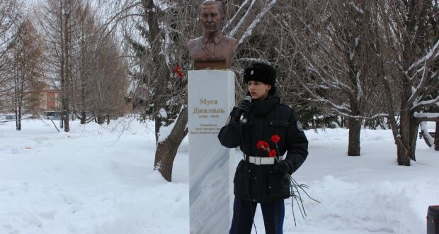 15 февральдә Екатеринбургта Муса Җәлил һәйкәленә чәчәк салу тантанасы була