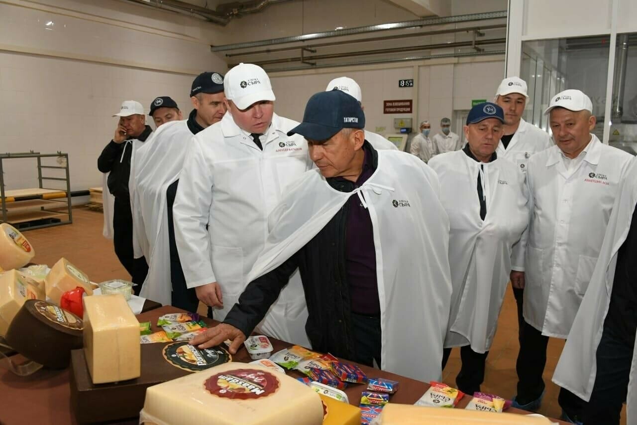 Рөстәм Миңнеханов Мамадышта сыр заводында булды
