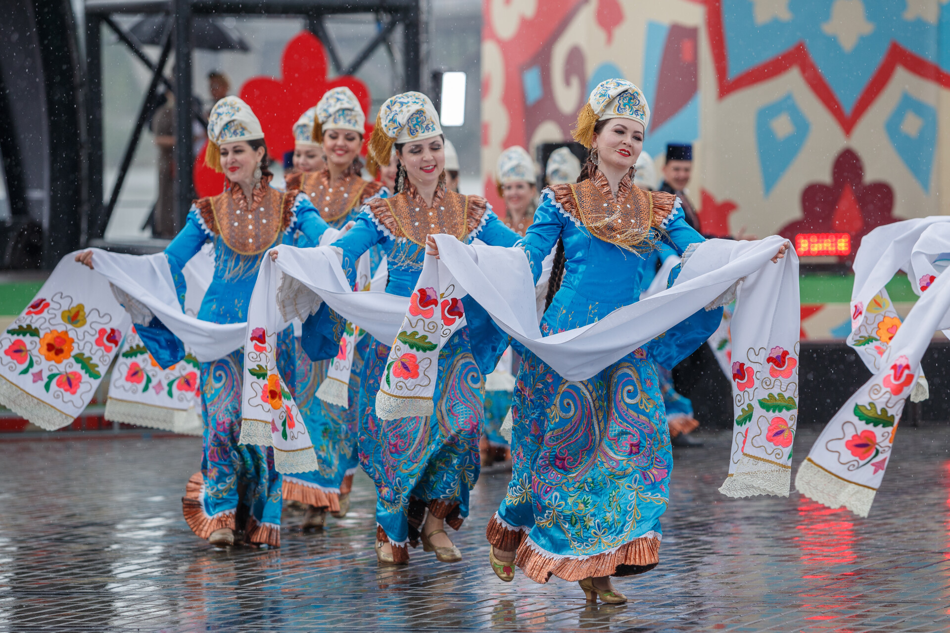 Новосибирск татарлары Себер мәдәниятенә багышланган милли фестивальдә чыгыш ясый