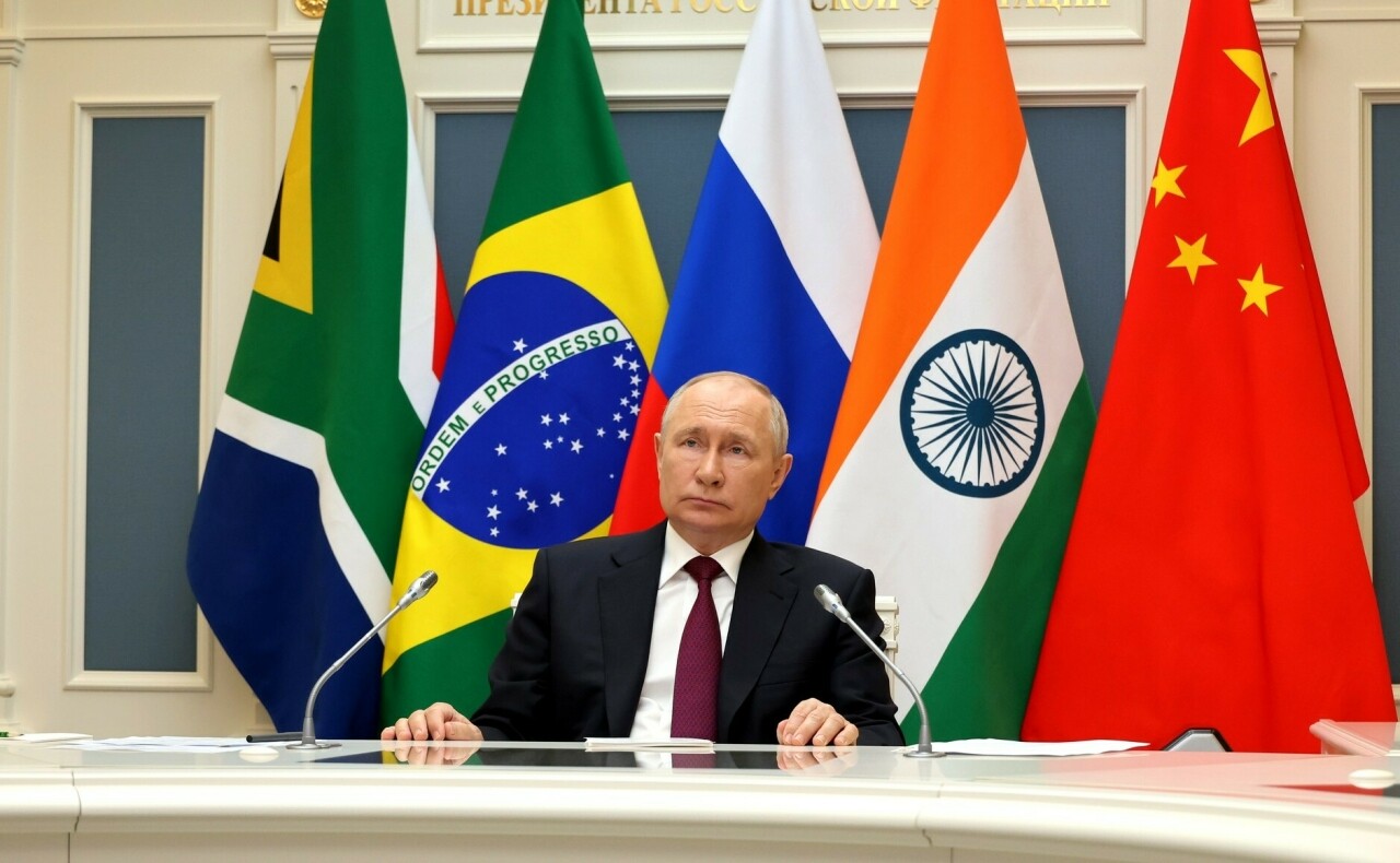 Путин: Киләсе БРИКС саммитын Россия 2024 елның октябрендә Казанда уздырырга тәкъдим итә