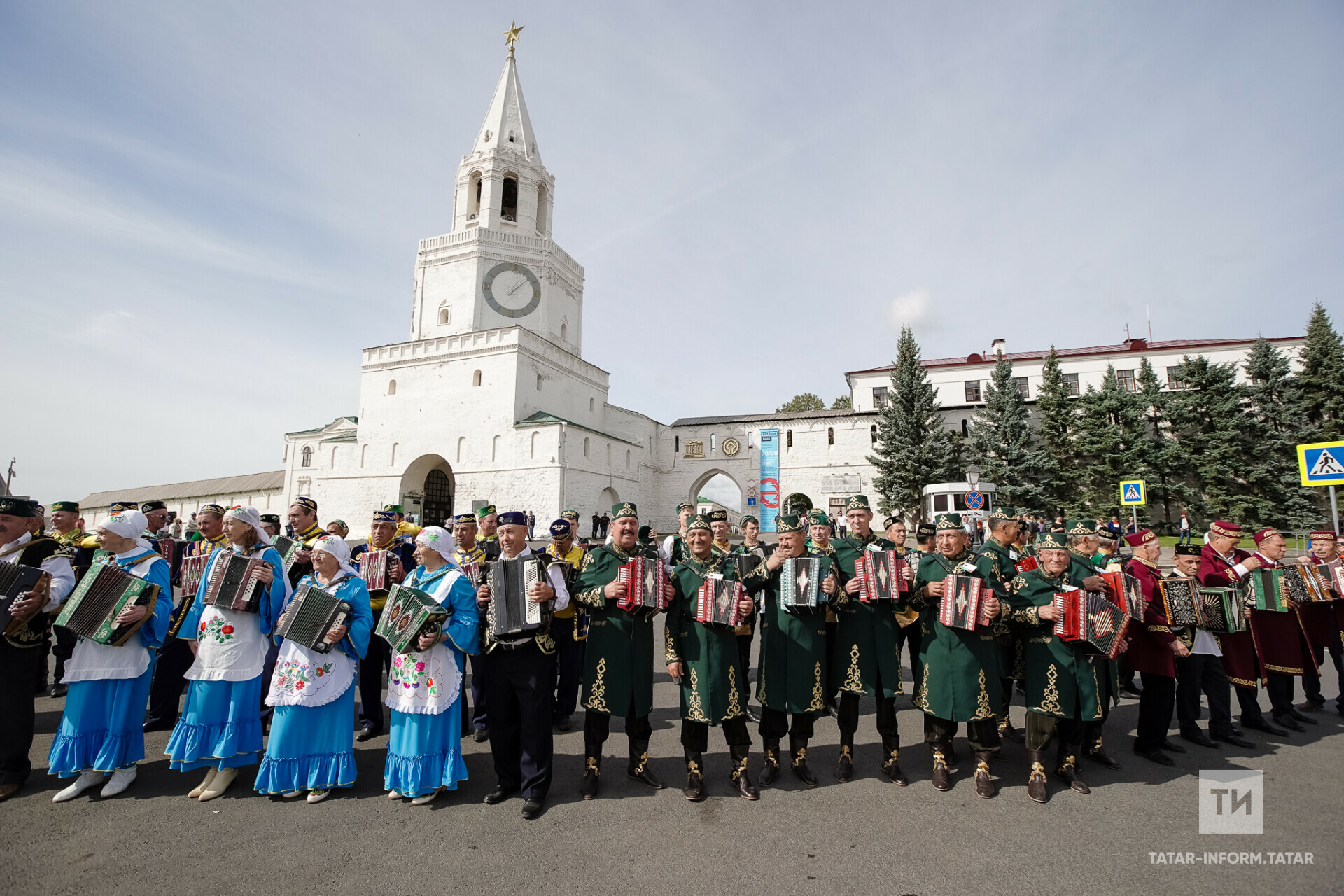«Уйнагыз гармуннар!» бәйрәмендә гармунчылар парады алдыннан Илсөя Бәдретдинова барачак