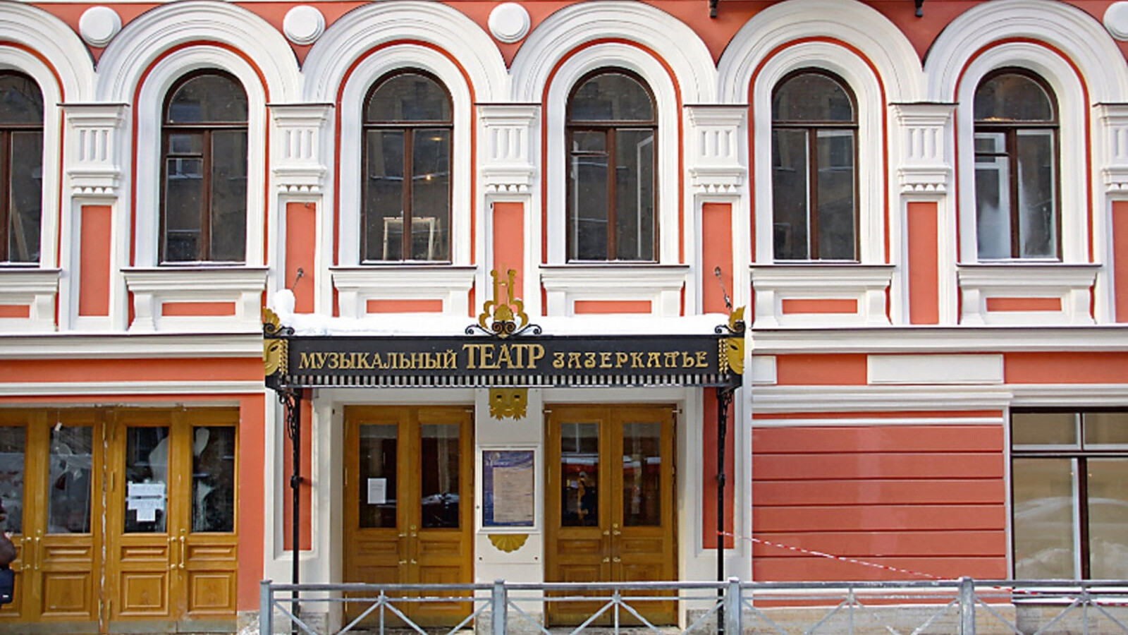 Туфан Миңнуллинның «Алты кызга бер кияү» спектаклен Санкт-Петербургта күрсәтәчәкләр