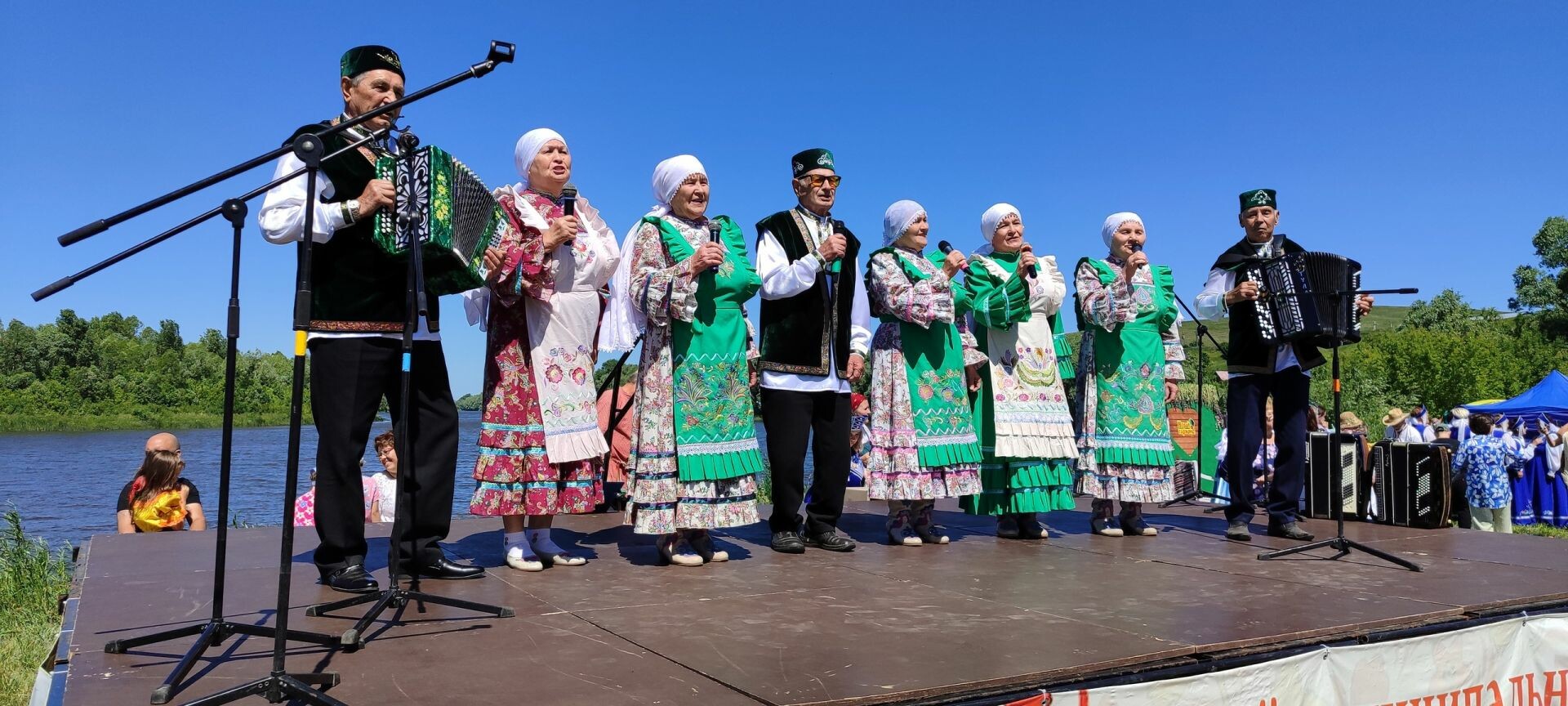 Югары Осланда «Уйнагыз гармуннар» халык иҗаты фестивале узды