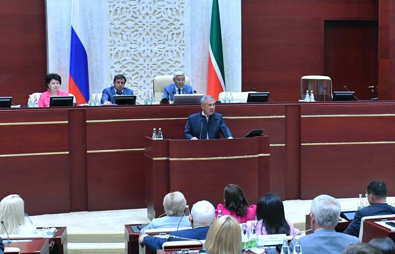 Миңнеханов: VI чакырылыш депутатларының эше хакимият һәм халыкның бердәмлеген күрсәтте