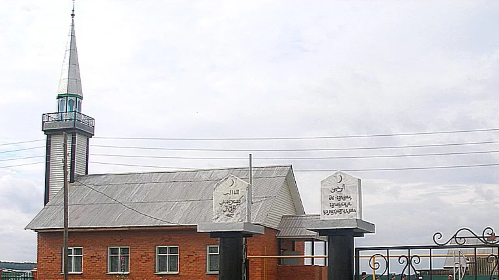Свердловск өлкәсенең Октябрьский бистәсендә «Нур» мәчете ачылганга 20 ел булды