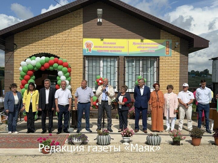 Азнакай районы Илбәк авылында яңа кибет һәм төзекләндерелгән чишмә ачылды