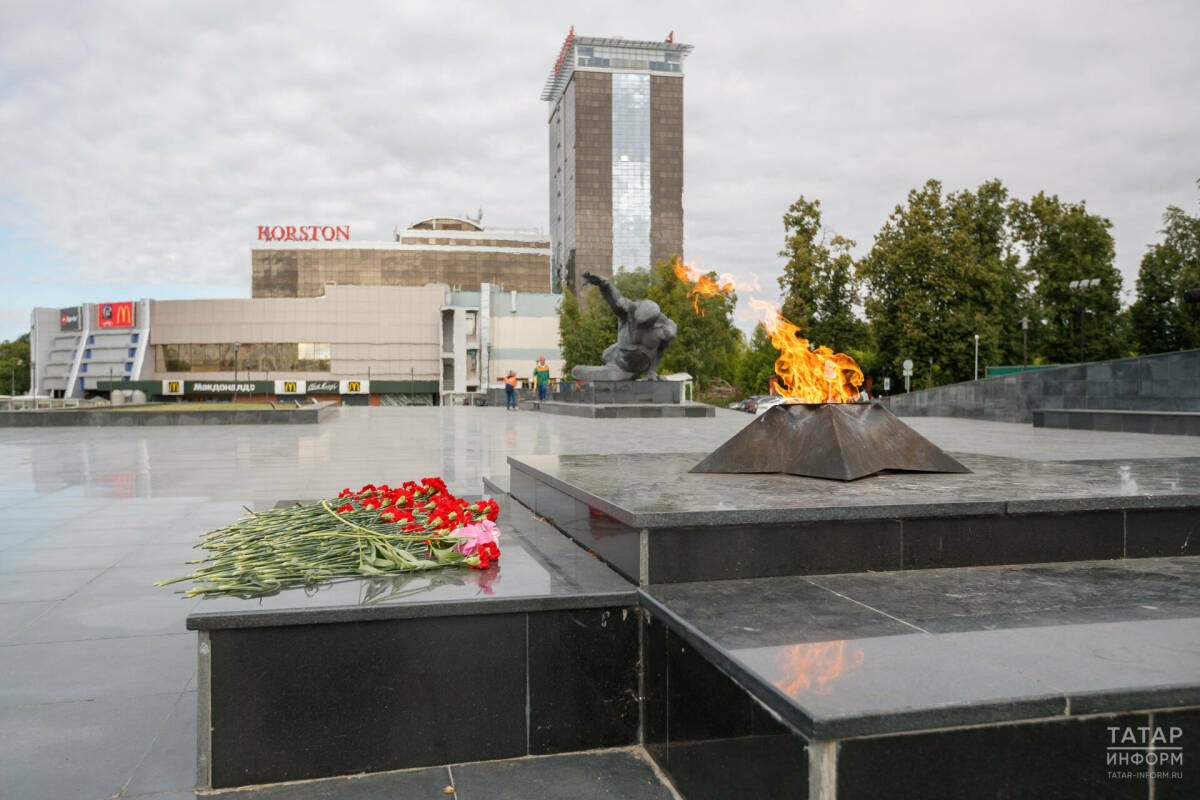 Мәңгелек утка төкергән яшүсмер хөкем карарын тыңлады: «Бала көчле стресс кичерде»