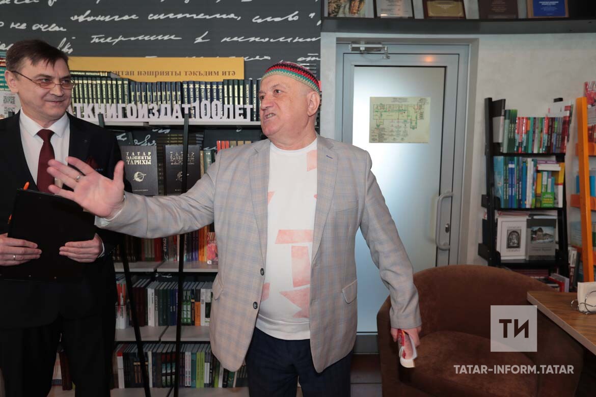 «Казан утлары» сериясендә Рәдиф Сәгъдинең китабы 18+ тамгасы белән басылып чыкты