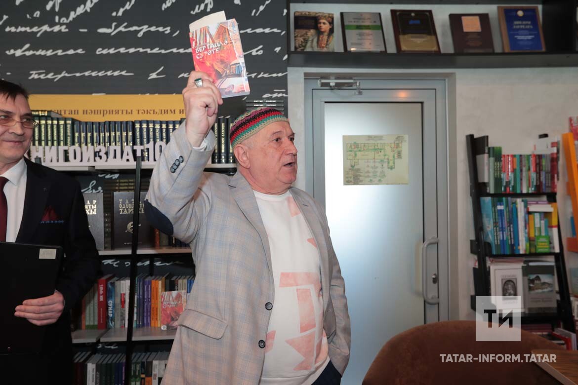 «Казан утлары» сериясендә Рәдиф Сәгъдинең китабы 18+ тамгасы белән басылып чыкты