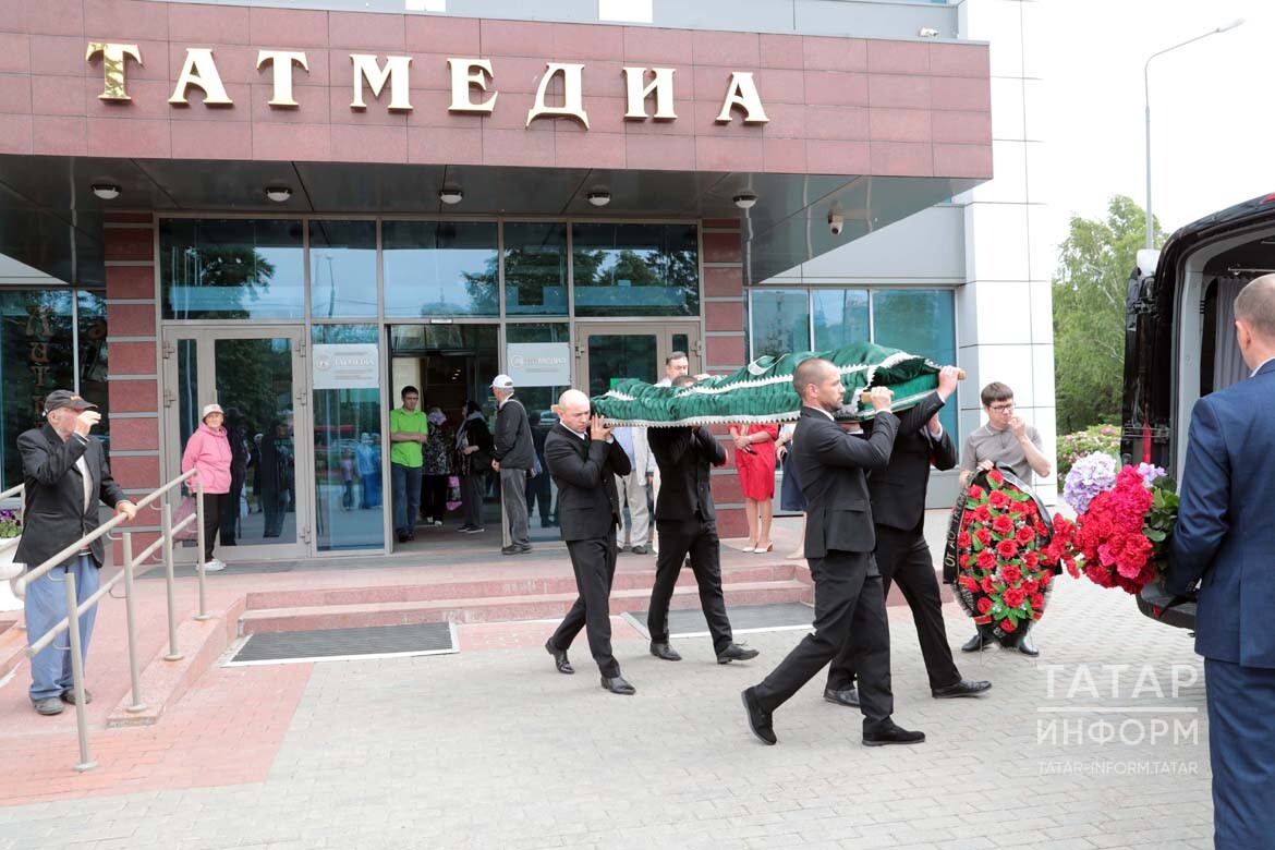 «Татмедиа»да Татарстанның элеккеге матбугат министры Шамил Хамматов белән хушлаштылар