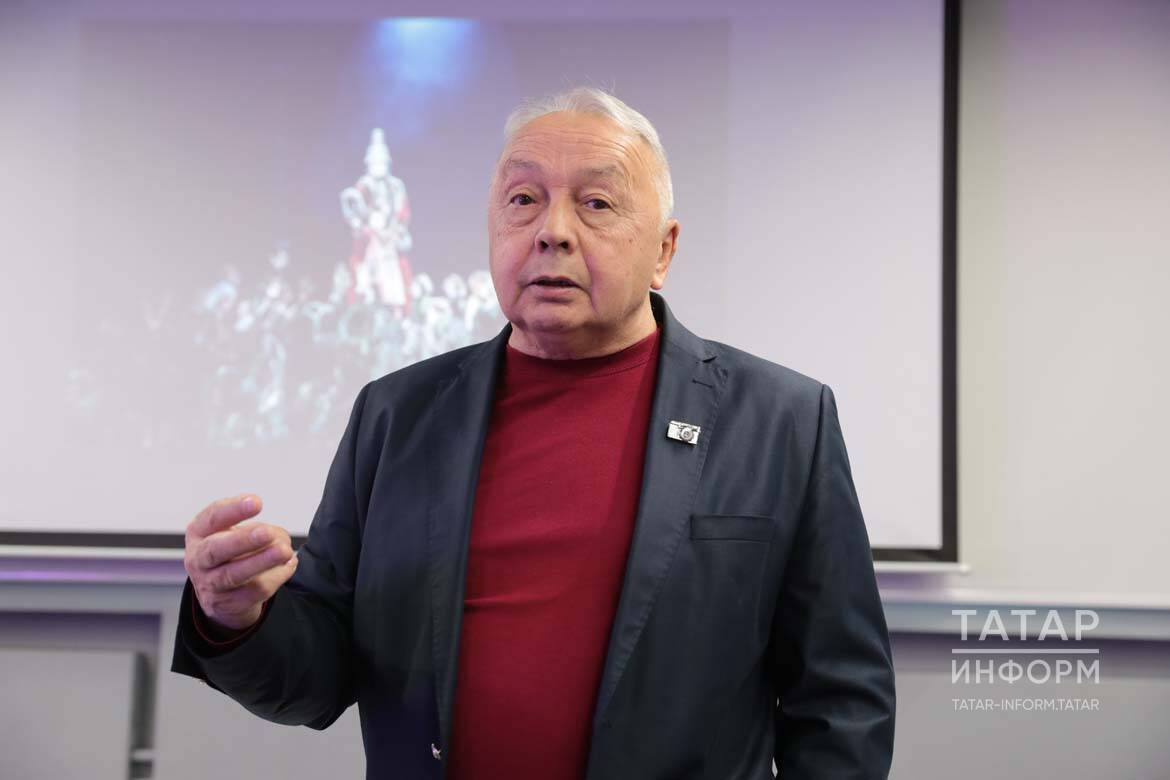 Фотограф Рамил Гали фотохәбәрче белән блогерны чагыштырды