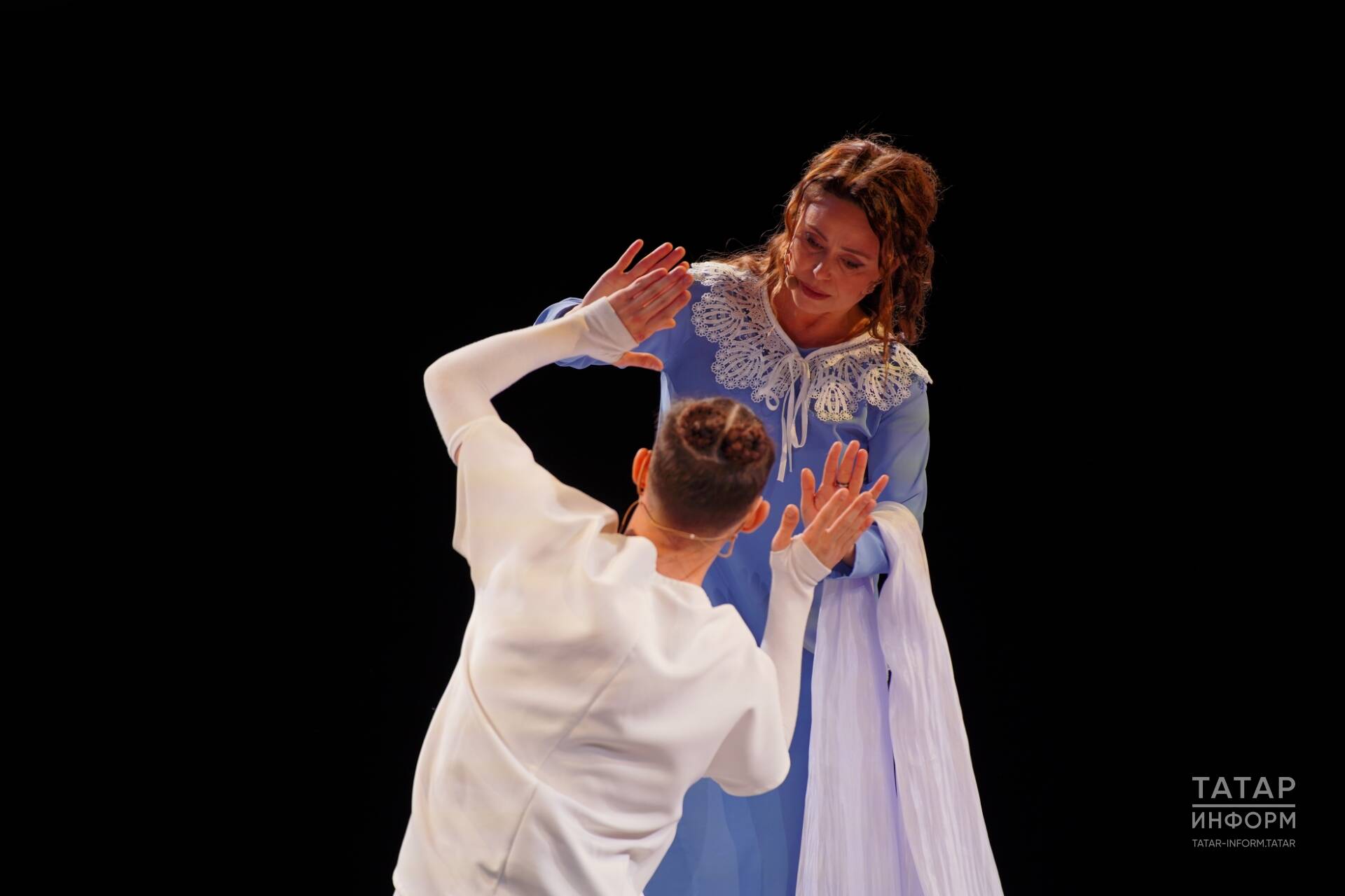 «Сеңлең булса – шундый булсын!» яки Шагыйрә һәм аның илһамына шагыйранә бер караш