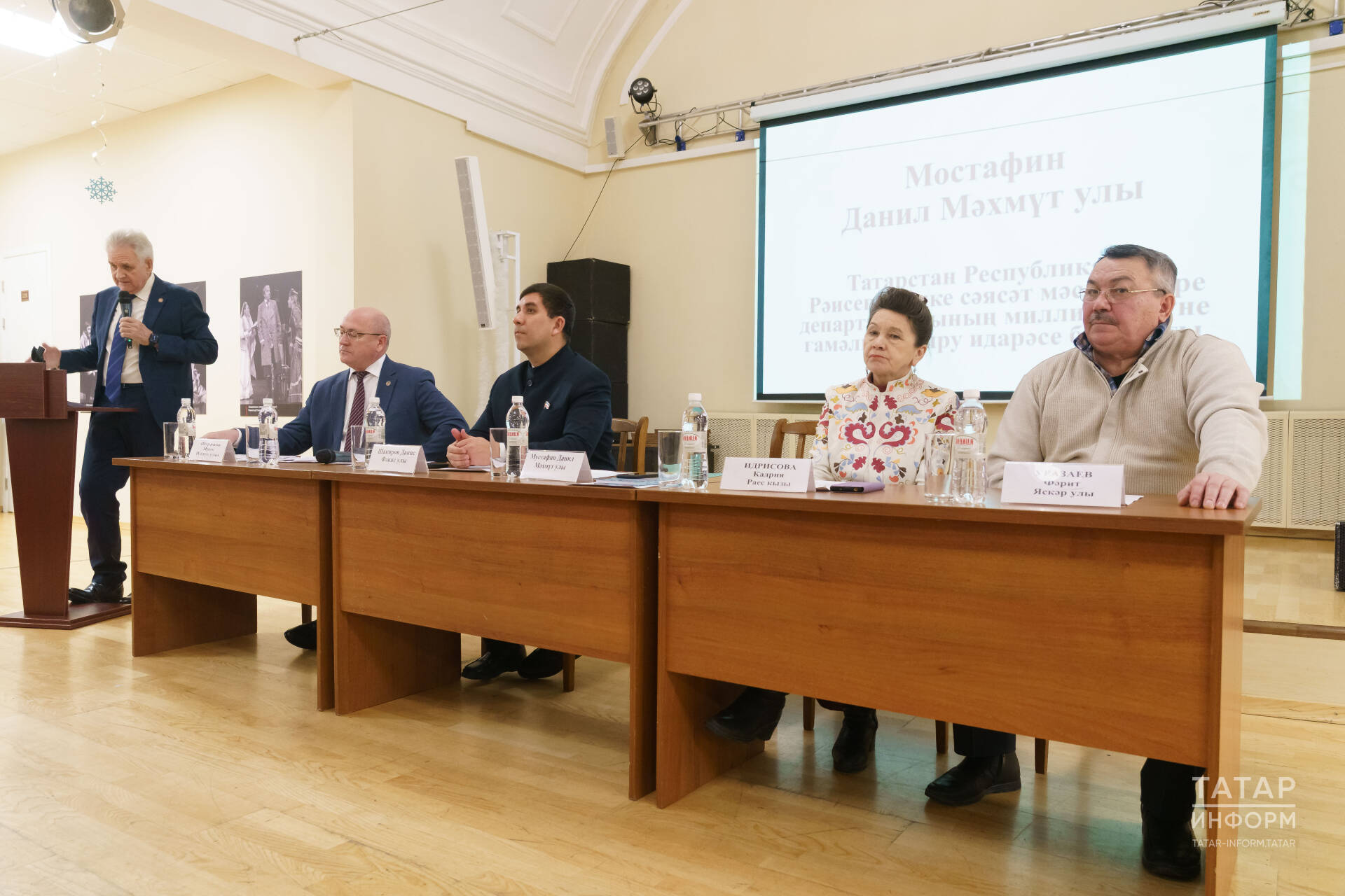 Бөтендөнья татар конгрессының җирле оешма җитәкчеләре утырышында: Эшегез хәйран катлаулы