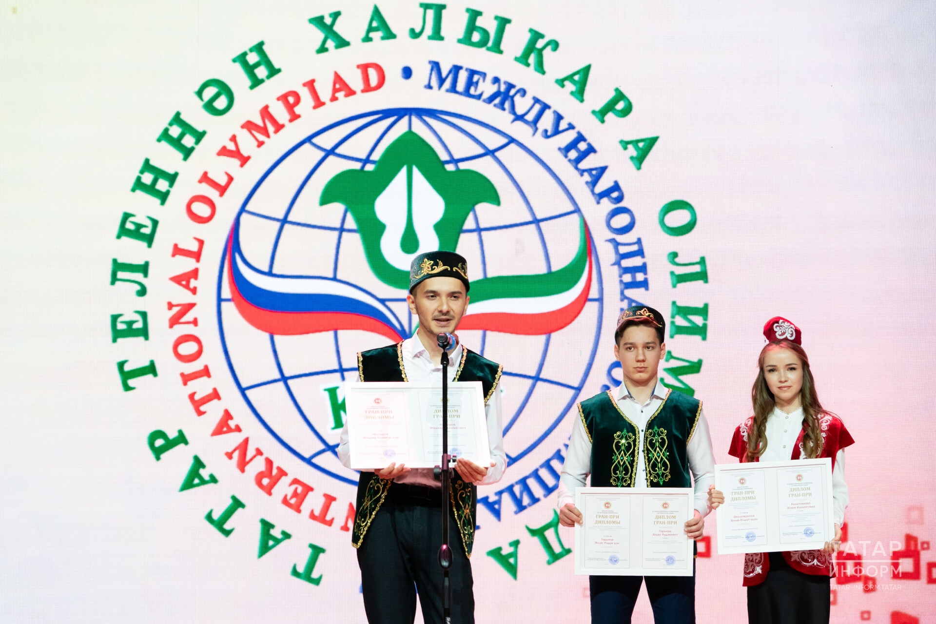 Казанда татар теле һәм әдәбиятыннан XII Халыкара олимпиада җиңүчеләрен бүләкләделәр