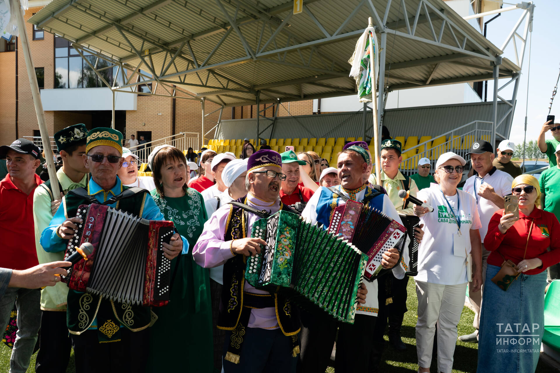 Журналистлар Сабан туе – Сабада: Мичтә пешкән коймак, бирнә җыю һәм көләч йөзләр