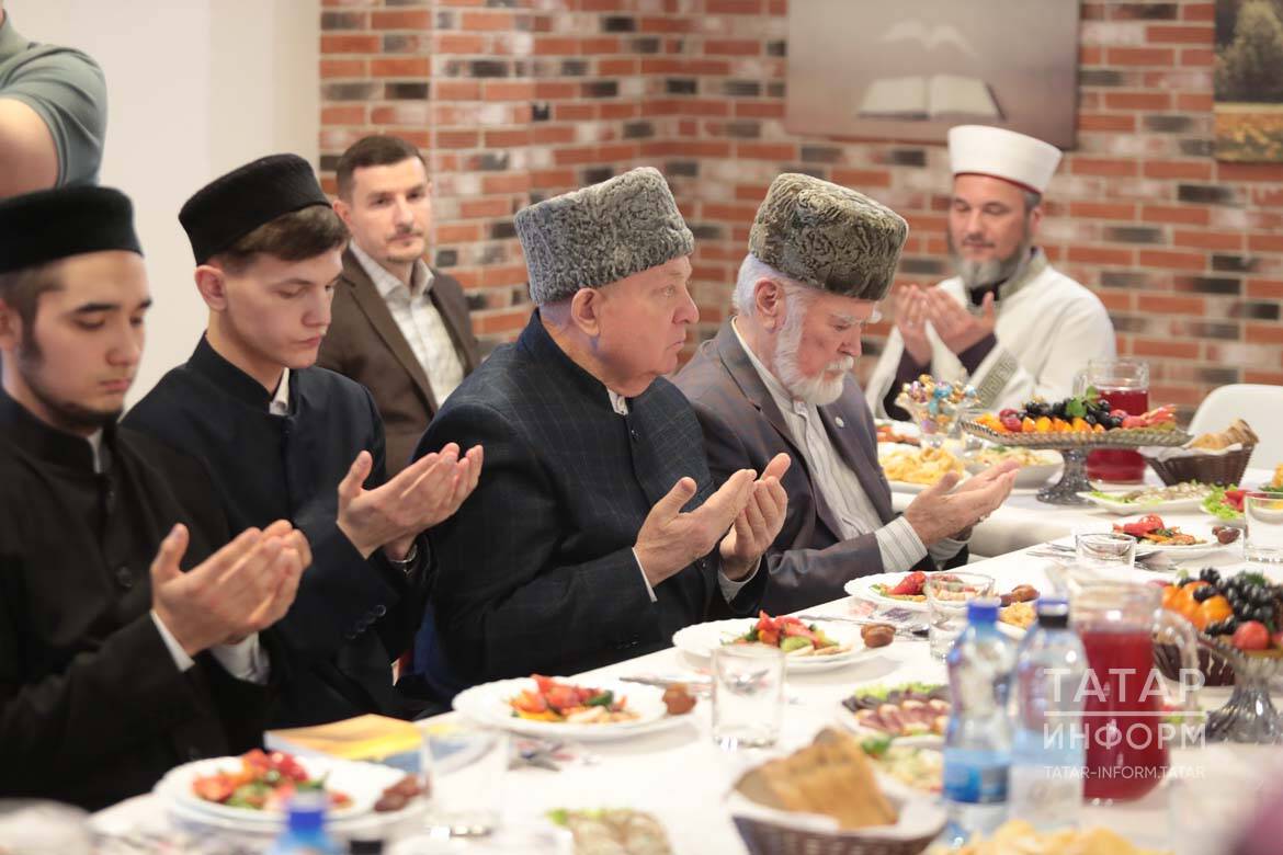 «Безнең мирас», «Мәдәни җомга» редакциясе ифтар кичәсендә татар шәхесләрен искә алдылар