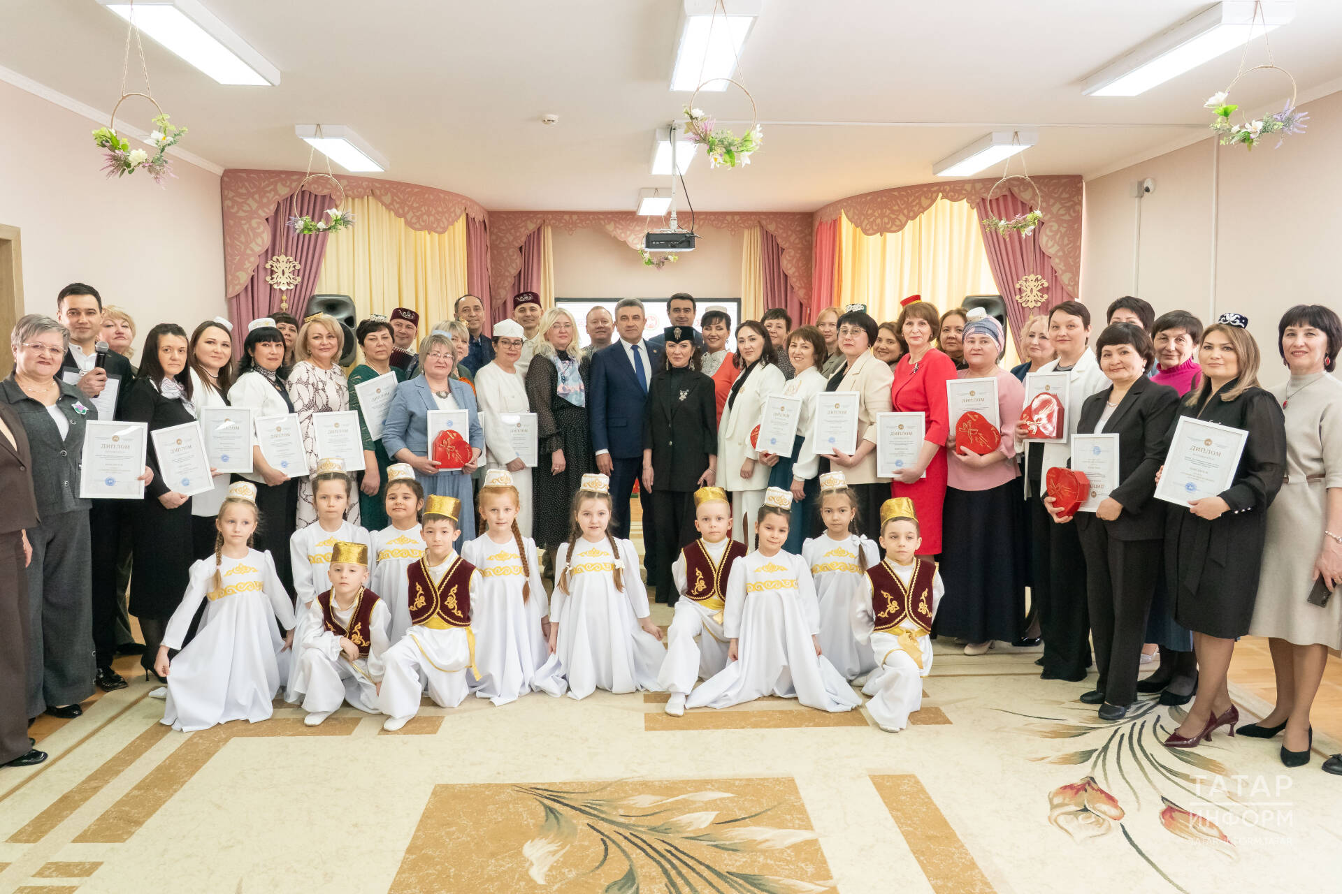 Татарстанда «Иң яхшы ике телле балалар бакчасы» грантына лаеклылар бүләкләнде