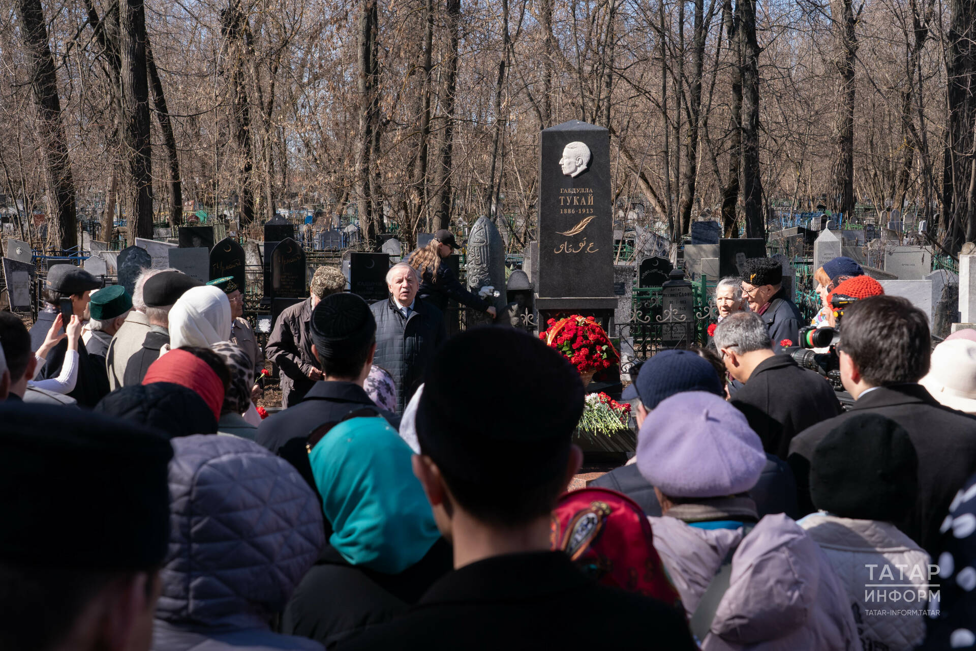 Тукай - безнең батмый торган көймәбез: шагыйрь кабере янында яңгыраган фикерләр