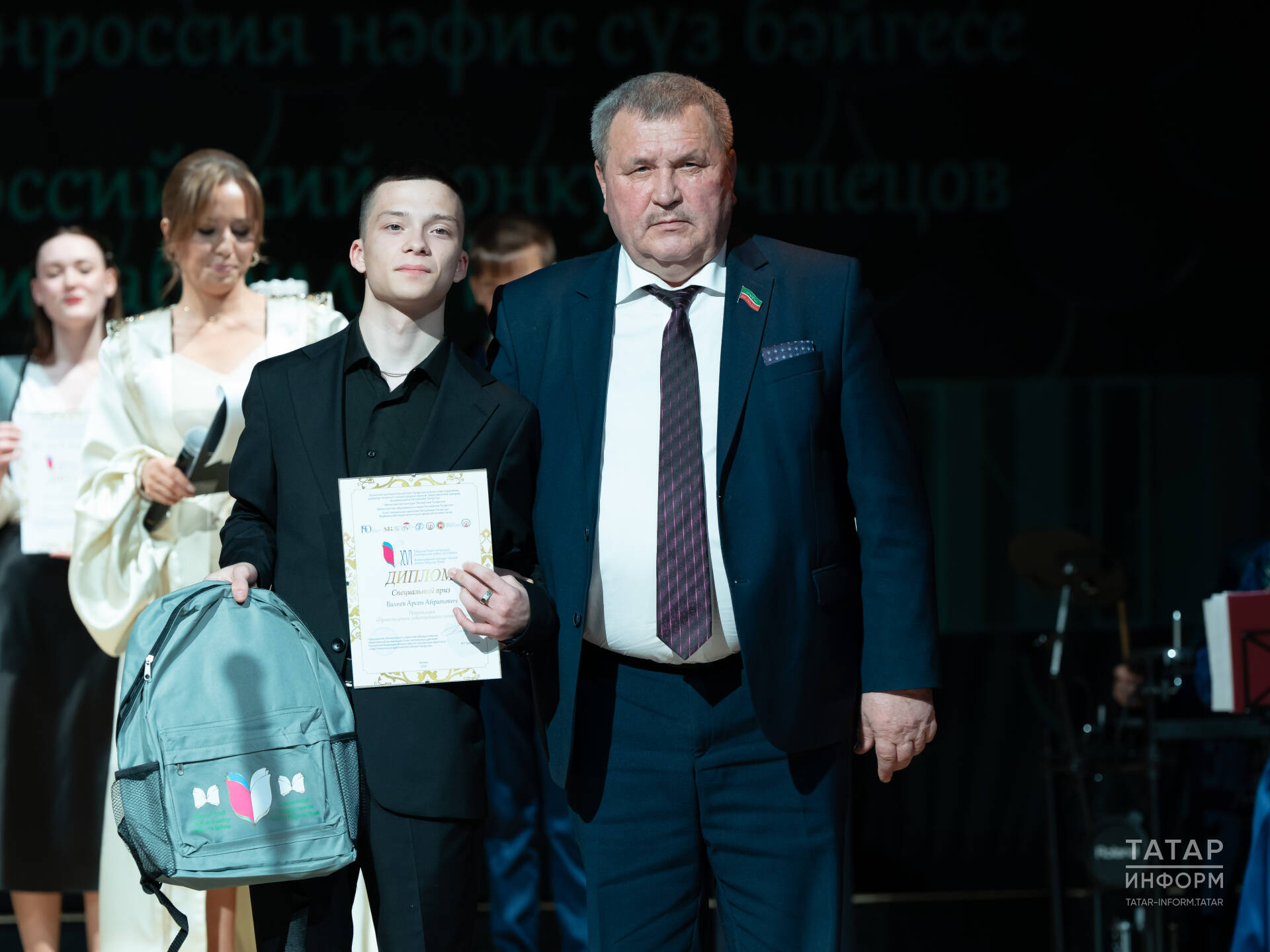 «Чәчәкләр китерегез Тукайга...» шигырь укучылар бәйгесенә нәтиҗәләр ясалды