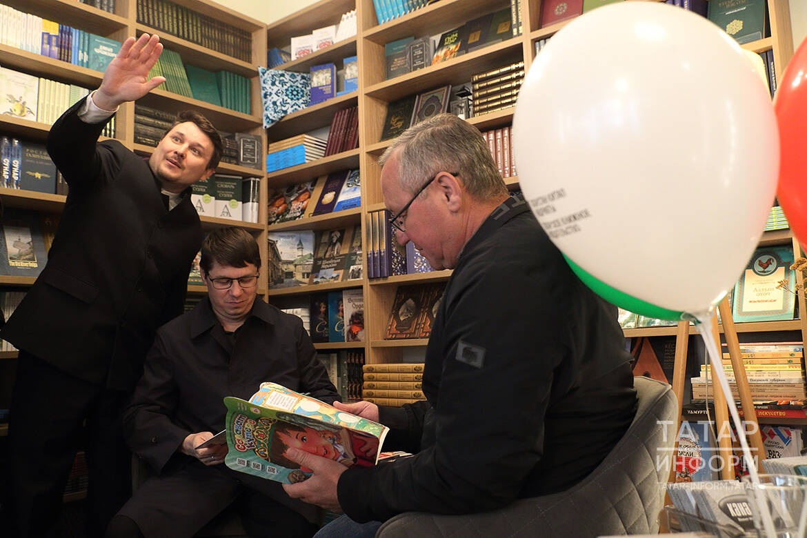 Рөстәм Галиуллиннан оптик елгырлык: Баумандагы кечкенә кибетне зур итеп күрсәтү сере