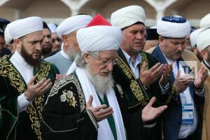 Россия баш мөфтие: бер җенесле никахларны канунлаштыру "шәхесне юк итүгә" китерә