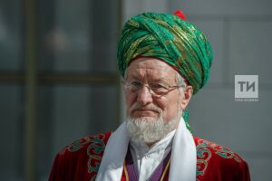 Мөфти Тәлгать Таҗетдин уку йортларында әхлак дәресләре кертергә тәкъдим итә
