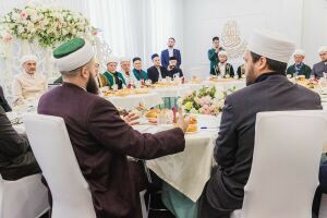 Камил хәзрәт Сәмигуллин Казанның Киров һәм Мәскәү районы имамнары белән очрашты