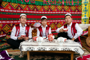 Әстерхан өлкәсенең Иске Канга авылында концерттан фоторепортаж