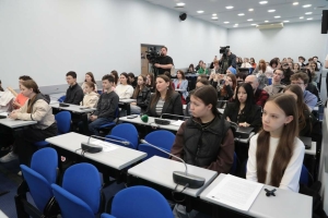 «Алтын каләм» яшүсмерләр һәм яшьләр матбугаты фестиваленә багышланган матбугат конференциясеннән фоторепортаж