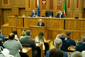Матбугат көне уңаеннан Татарстан Дәүләт Советы Рәисе Фәрит Мөхәммәтшин белән очрашудан фоторепортаж