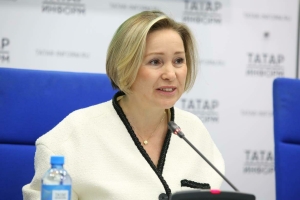 Түбән Кама театрының Казандагы гастрольләренә багышланган матбугат очрашуыннан фоторепортаж