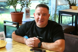 Җырчы Алмаз Латыйпов белән интервьюдан фоторепортаж