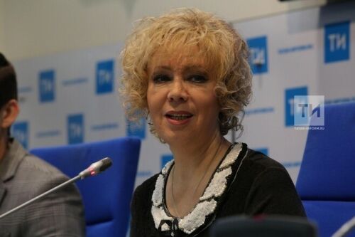 Гөлдания Хәйруллина ире, композитор Рөстәм Хәйруллин җырларыннан истәлек китабы әзерли