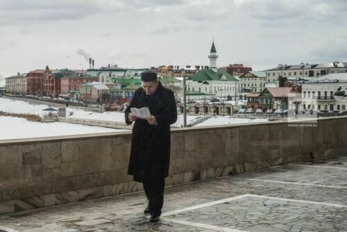 Фәрит Бикчәнтәев Камал театрының яңа спектаклендә үзе булып уйнаудан баш тарткан