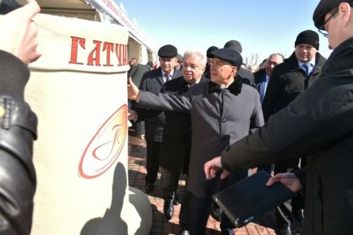 Рөстәм Миңнеханов Россия Кулланучылар кооперациясе продукциясе күргәзмәсе белән танышты