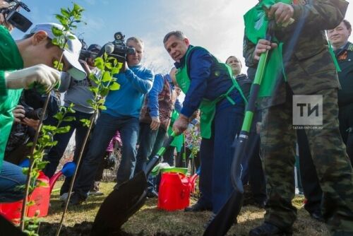 ТР Президенты Казанда "Җиңү һәм Дуслык аллеясы”н утыртуда катнашты 