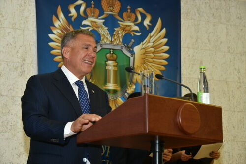 Татарстан Президенты республика прокурорларын бәйрәм белән котлады  