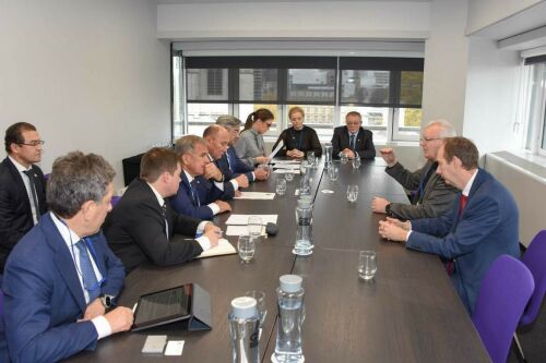 Рөстәм Миңнеханов авыл хуҗалыгын роботлаштыручы фирманы Татарстанга чакырды
 
 
