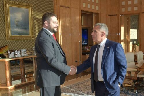 Рөстәм Миңнеханов һәм АИРР директоры инновацион төбәкләрнең үсеше турында сөйләште