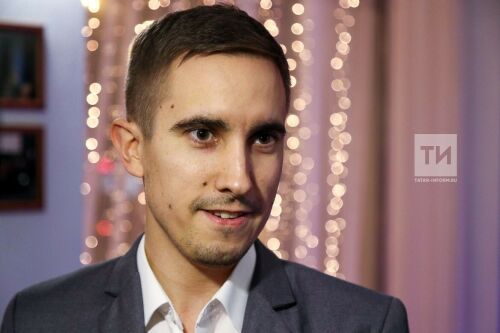 Адам Штифтер: Венгр телендә "Балта", "Алма" сүзләре шулай ук яңгырый