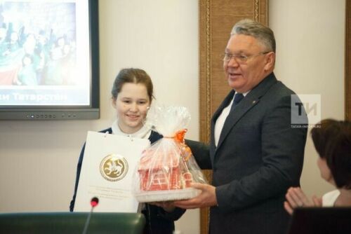 Рафис Борһанов Татарстан Президенты исеменнән Казан студентының хыялын чынга ашырды