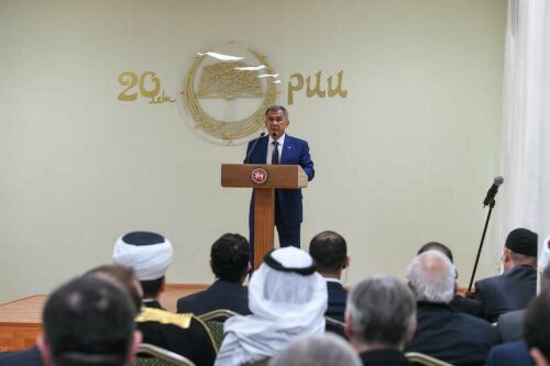 Рөстәм Миңнеханов Ислам институты ректорын орден белән бүләкләде